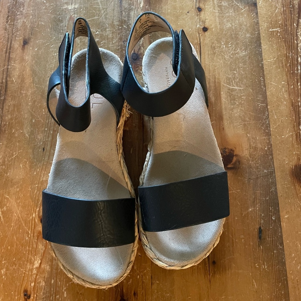 Soul Naturalizer ankle strap sandal worn once